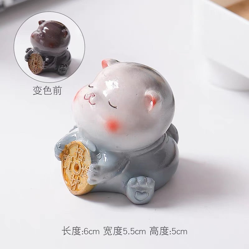 Lucky cats change color and cute pets change color with hot water