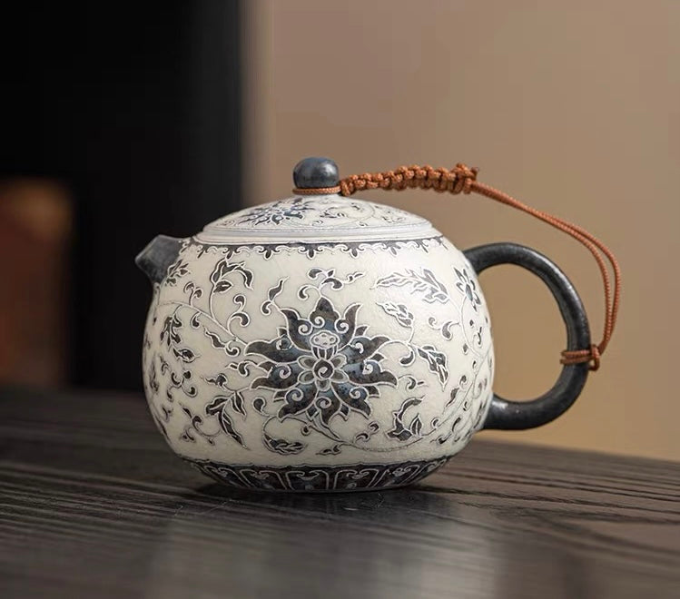 Blue-and-white lotus ceramic teapot household beauty pot