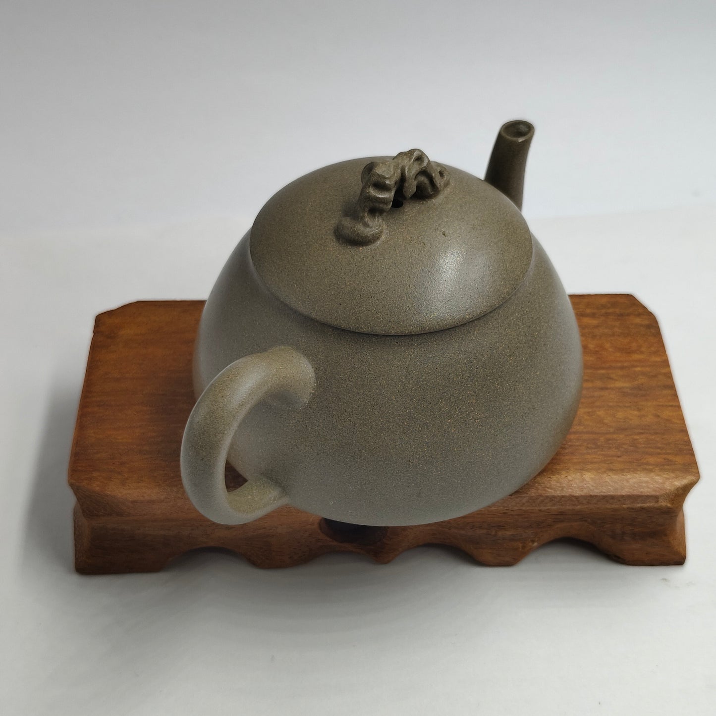 Master Yin Jiaji handcrafted the Qing Clay Taihu stone teapot