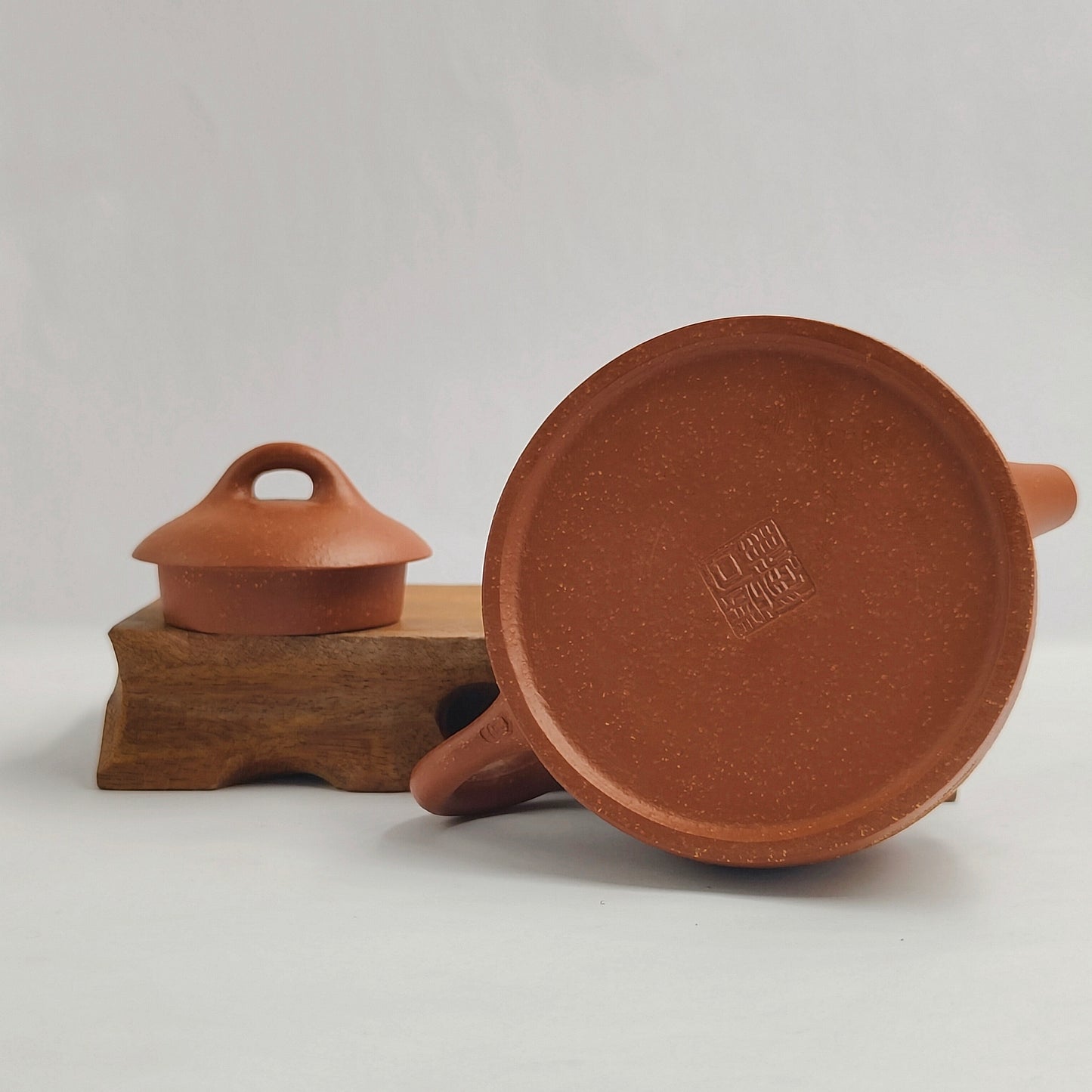 Master Xiang Jian handmade Tingsong teapot.