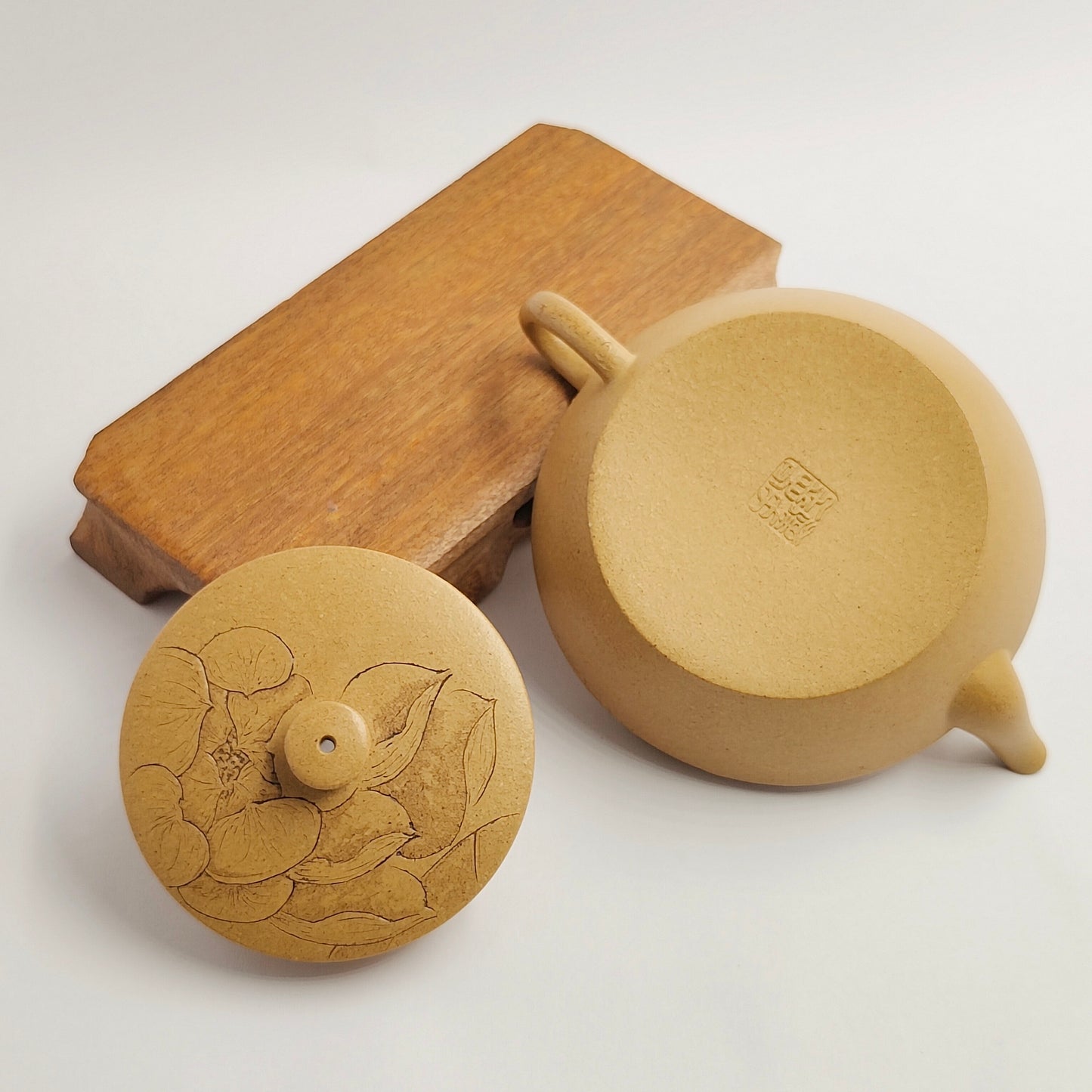 Master Yin Jiaji handmade golden yellow clay carve lotus flowers