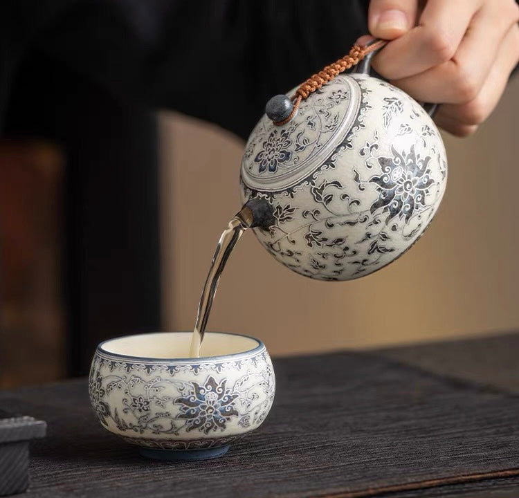 Blue-and-white lotus ceramic teapot household beauty pot