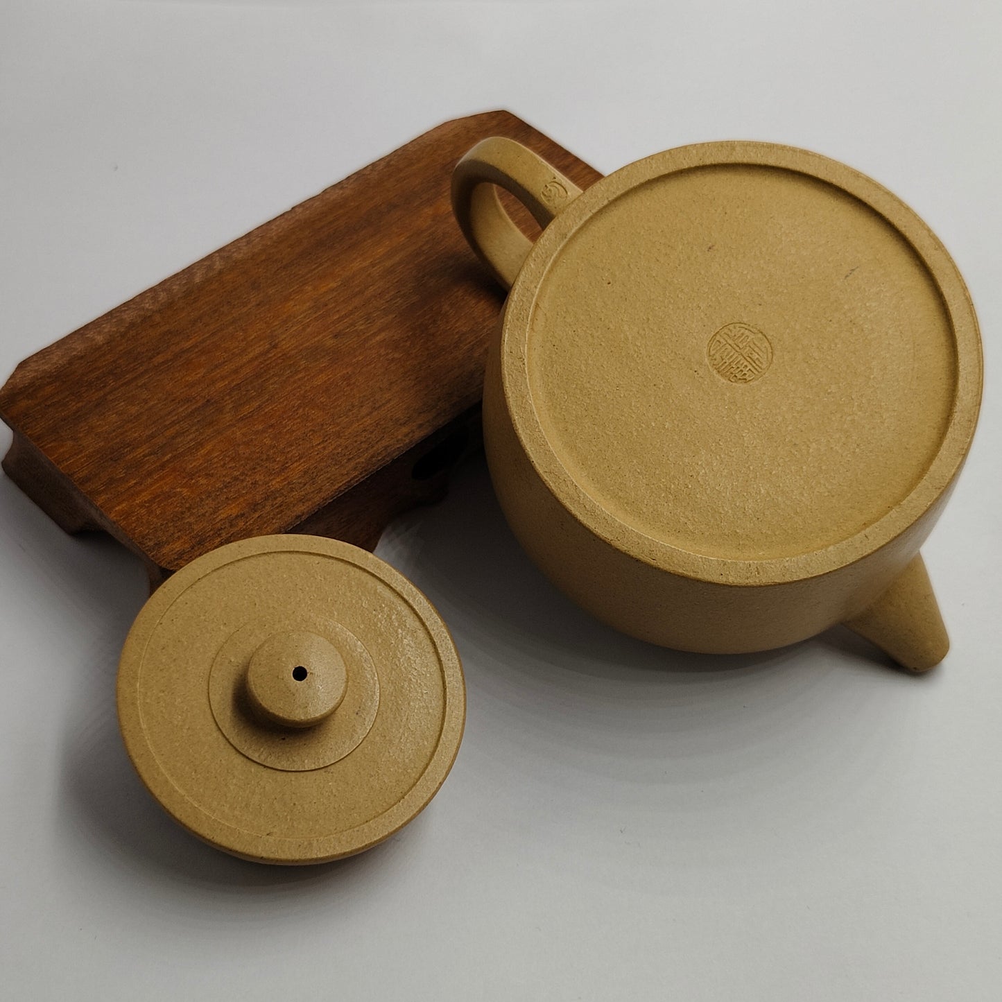 Zhou Wei Wang master handmade golden yellow clay Han Wa teapot