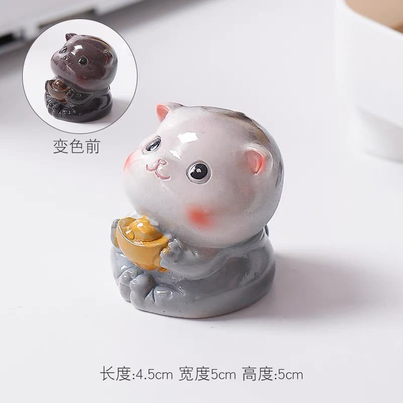 Lucky cats change color and cute pets change color with hot water
