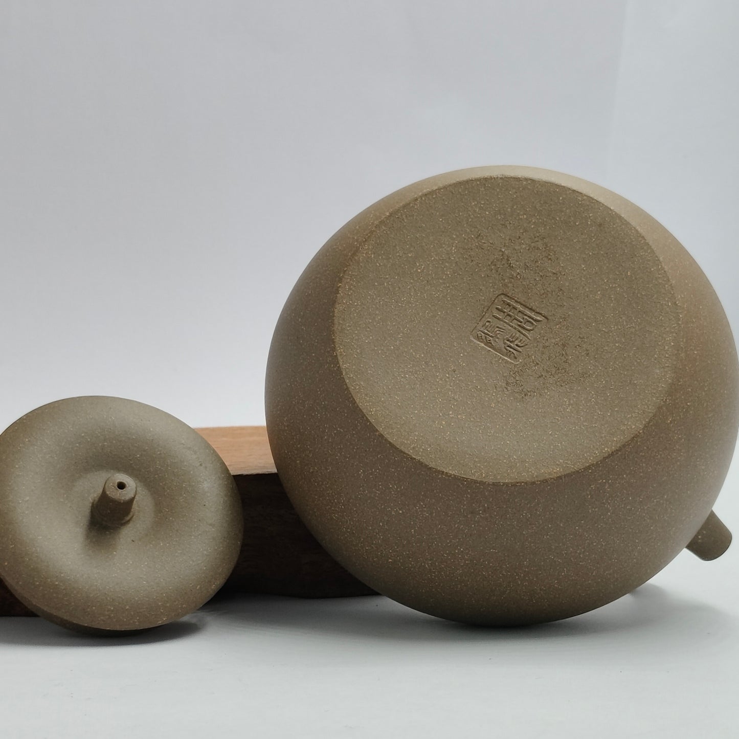 Master Yin Jiaji handmade green grey clay apple beam-lifting teapot