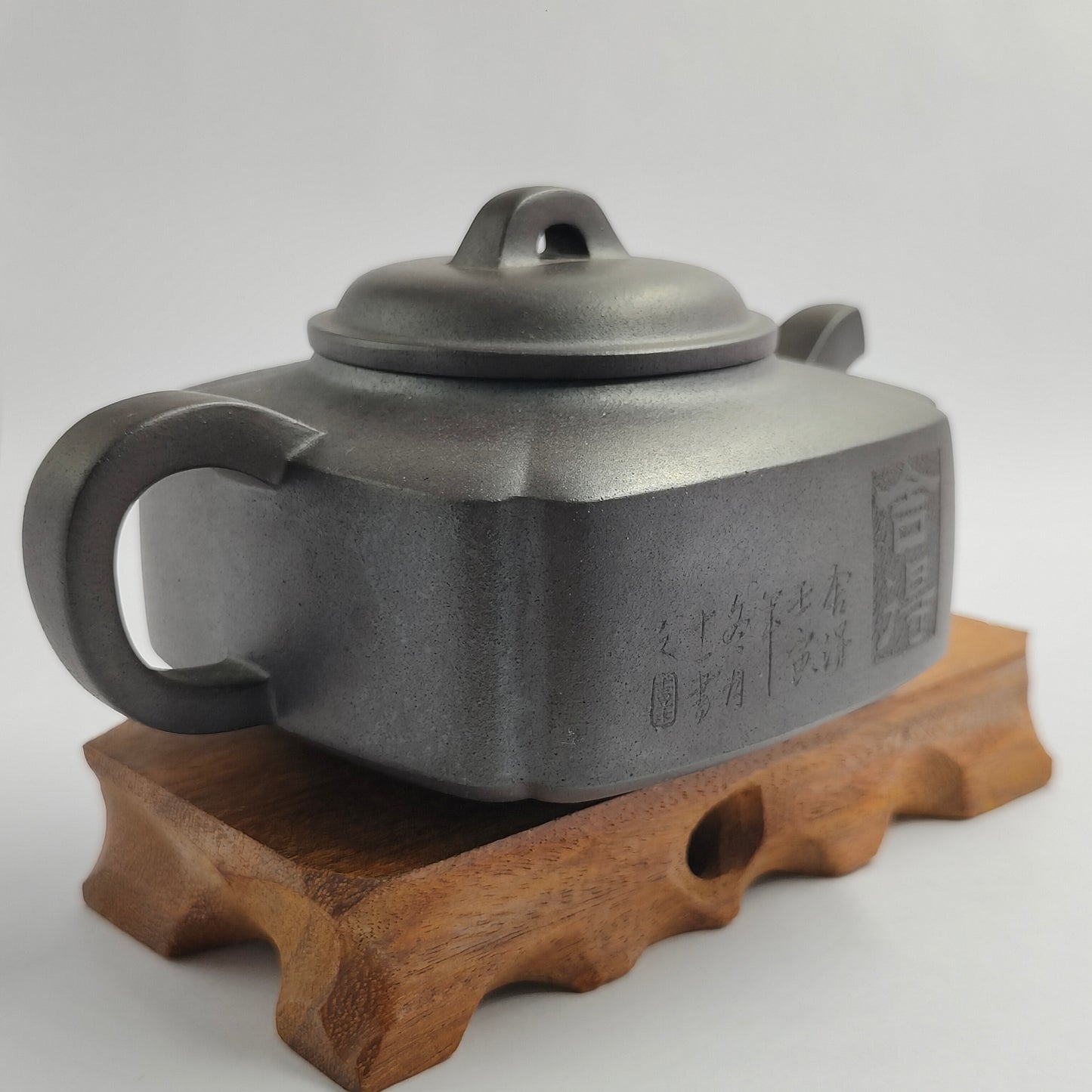 Master Yin Jiaji handcrafted Roshi clay firewood to burn four corners.