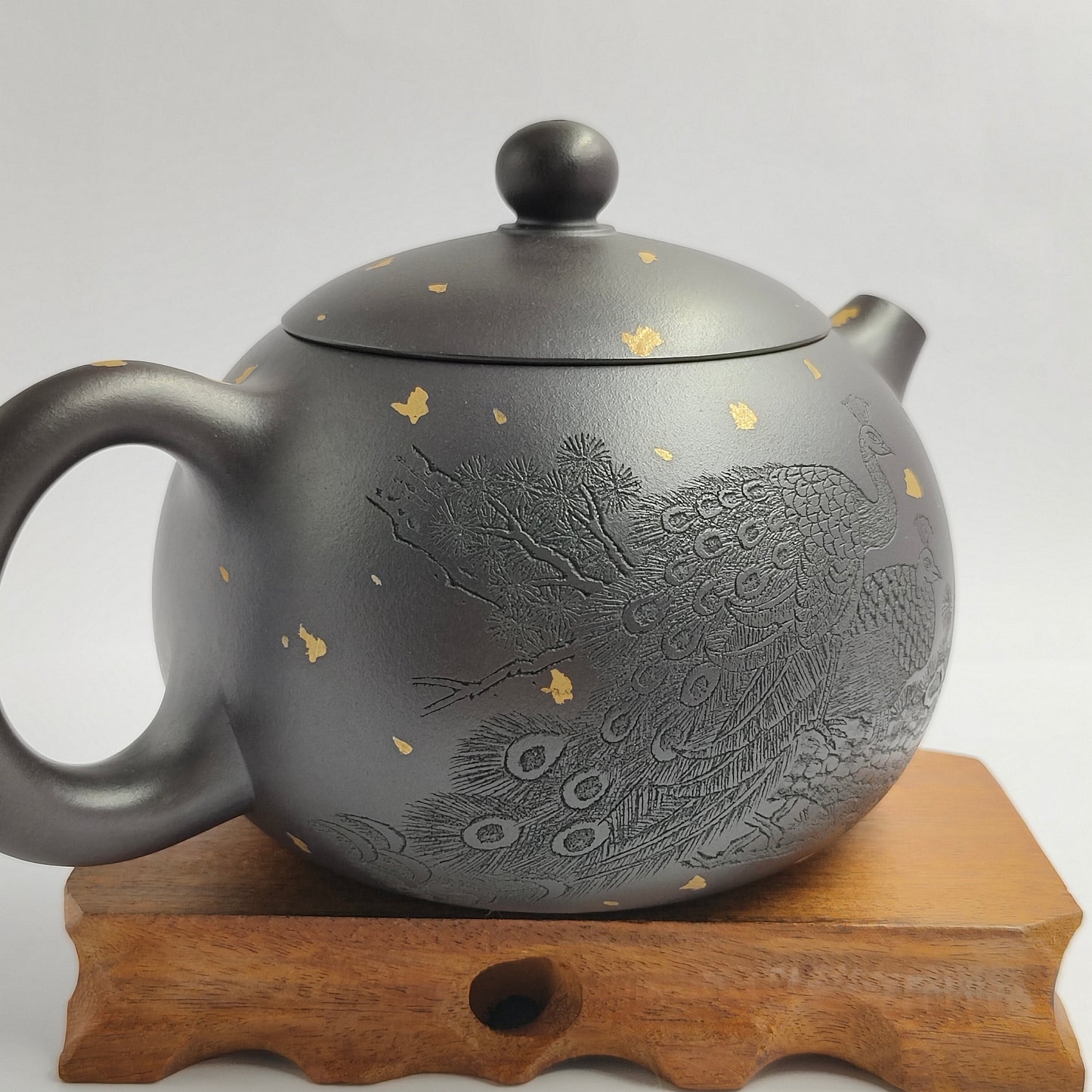 Zhou Wei Wang master handmade Peacock beauty pot