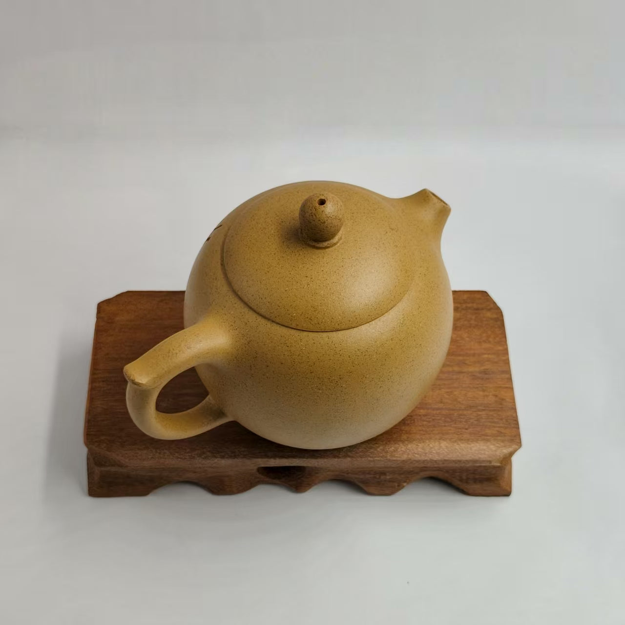 Master Xiang Jian handmade yellow clay carved with ZiZai teapot