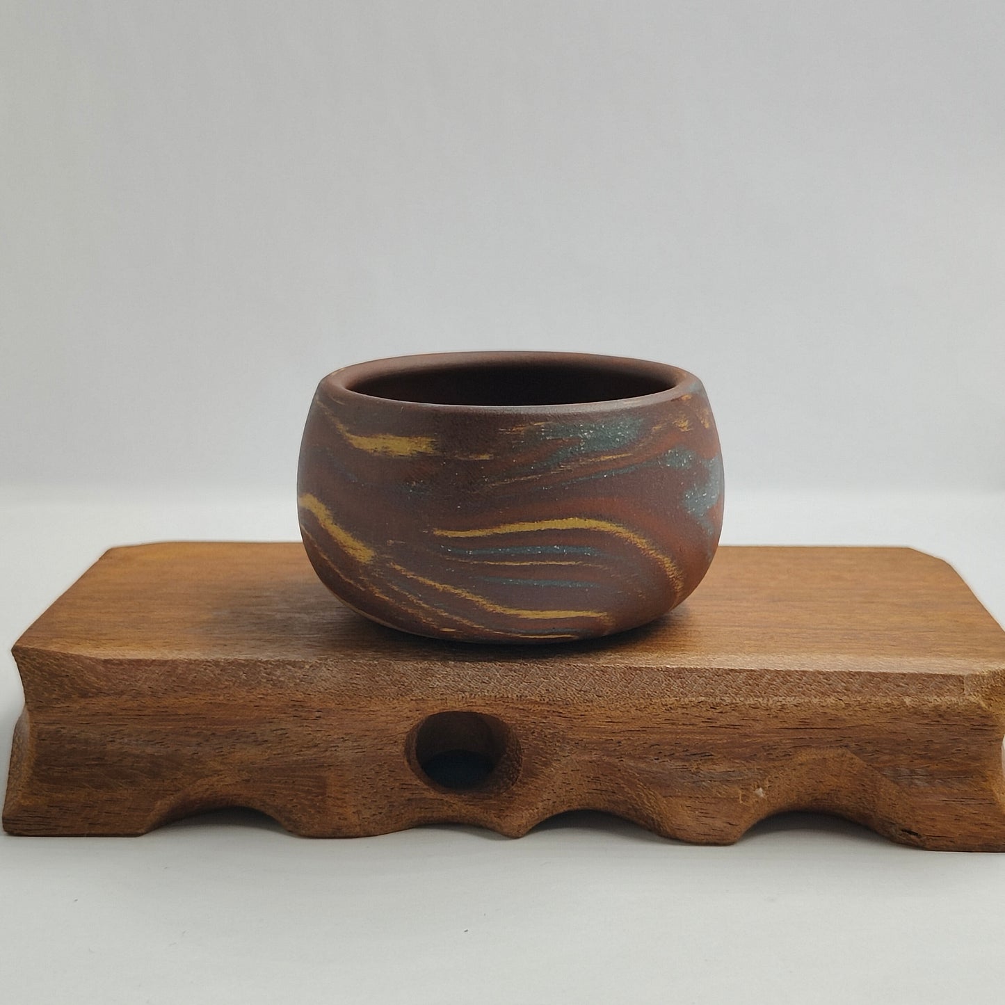 Master Yin Jiaji handcrafted the mud-twisting and sky-holding set.