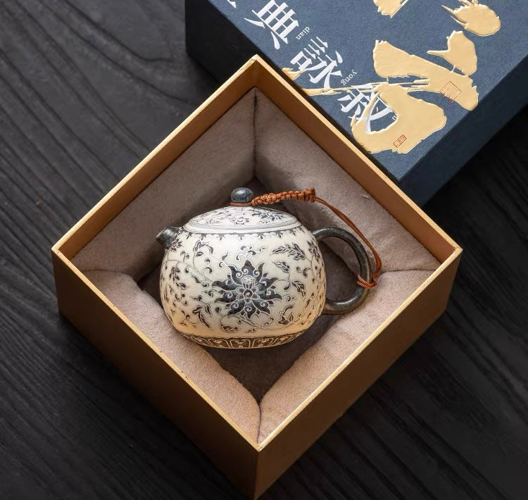 Blue-and-white lotus ceramic teapot household beauty pot