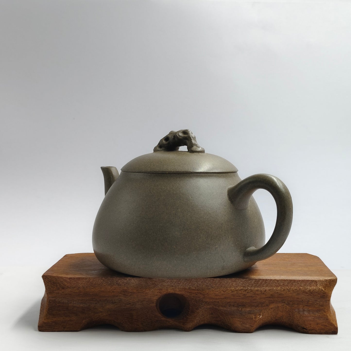 Master Yin Jiaji handcrafted the Qing Clay Taihu stone teapot