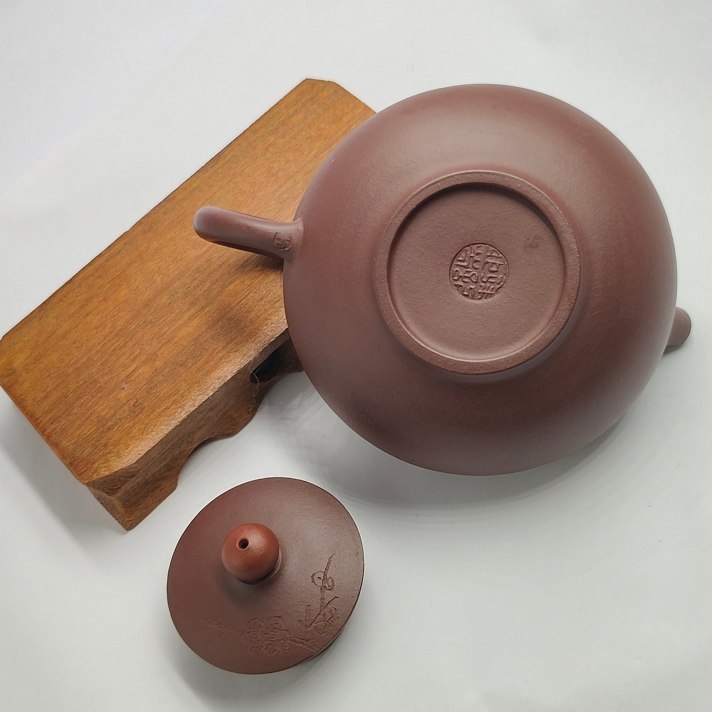 Master Yin Jiaji handmade Roshi clay lucky strike teapot.