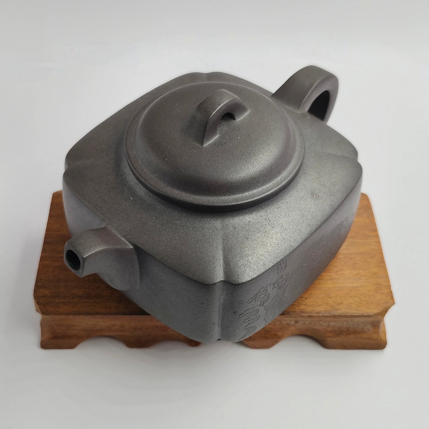 Master Yin Jiaji handcrafted Roshi clay firewood to burn four corners.