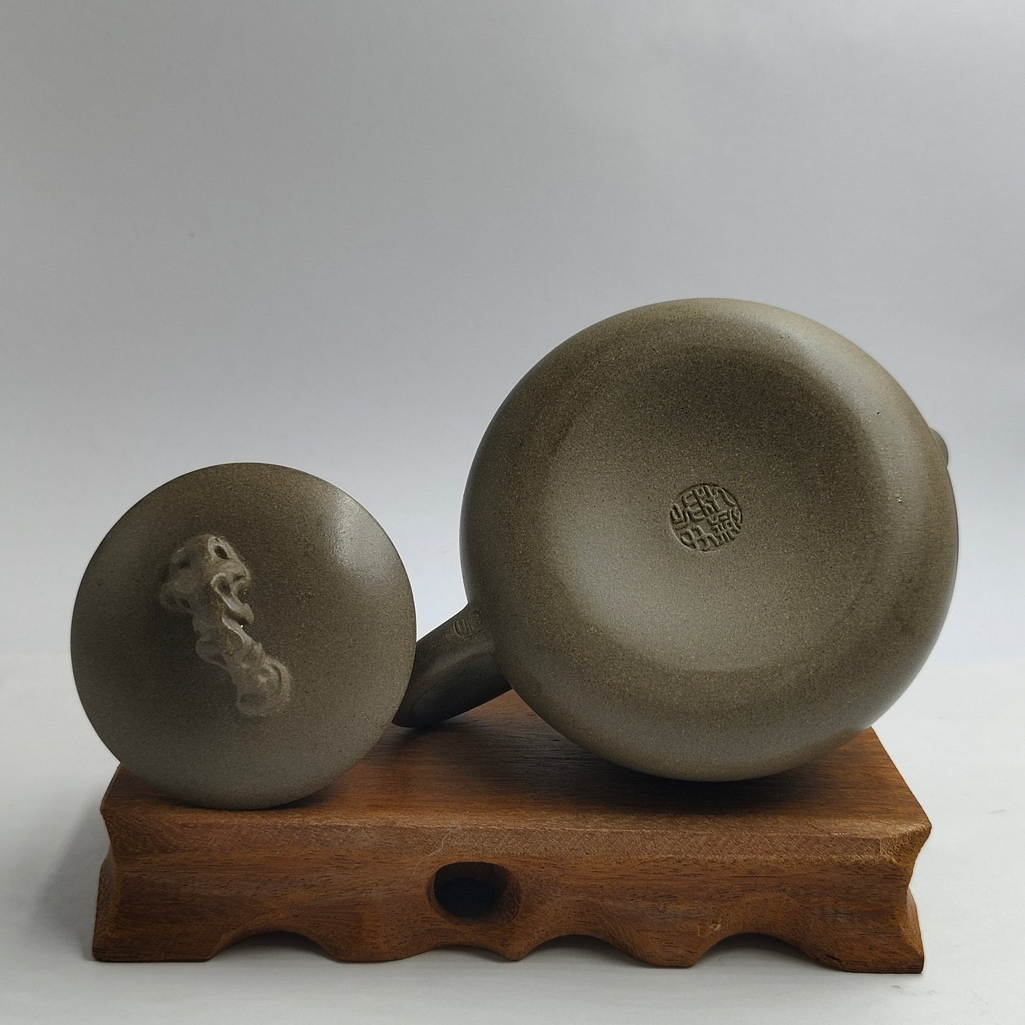 Master Yin Jiaji handcrafted the Qing Clay Taihu stone teapot