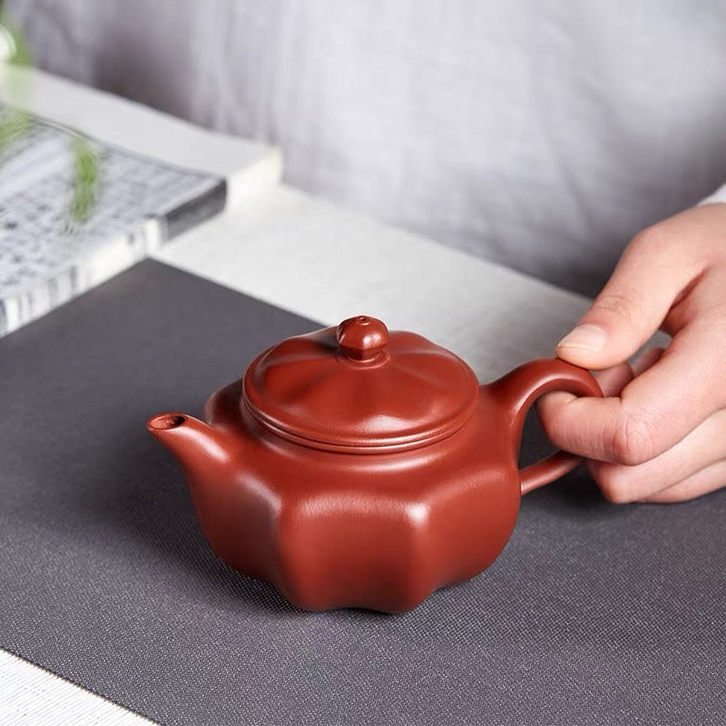 Yixing handmade eight-petal rhombic ribbed teapot