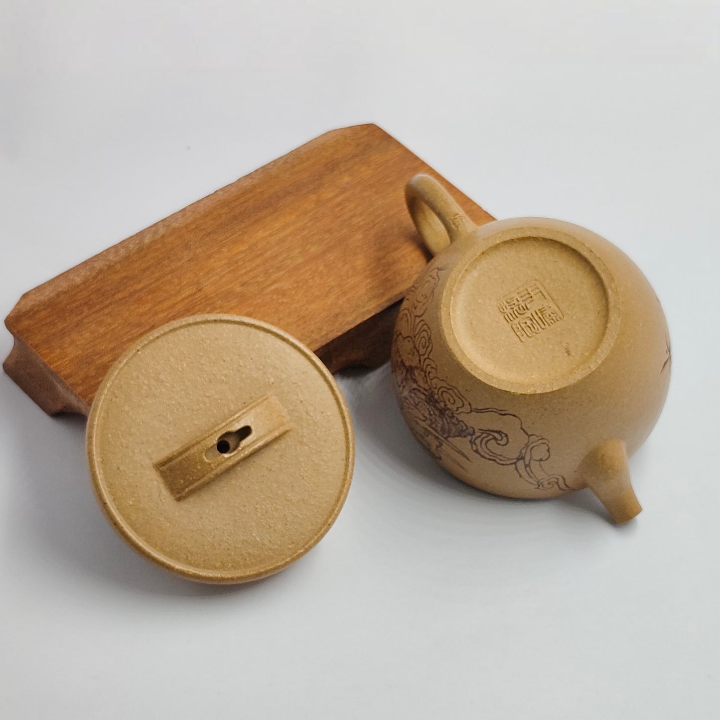 Master Yin Jiaji handmade golden yellow clay Tai Ping You Xiang teapot