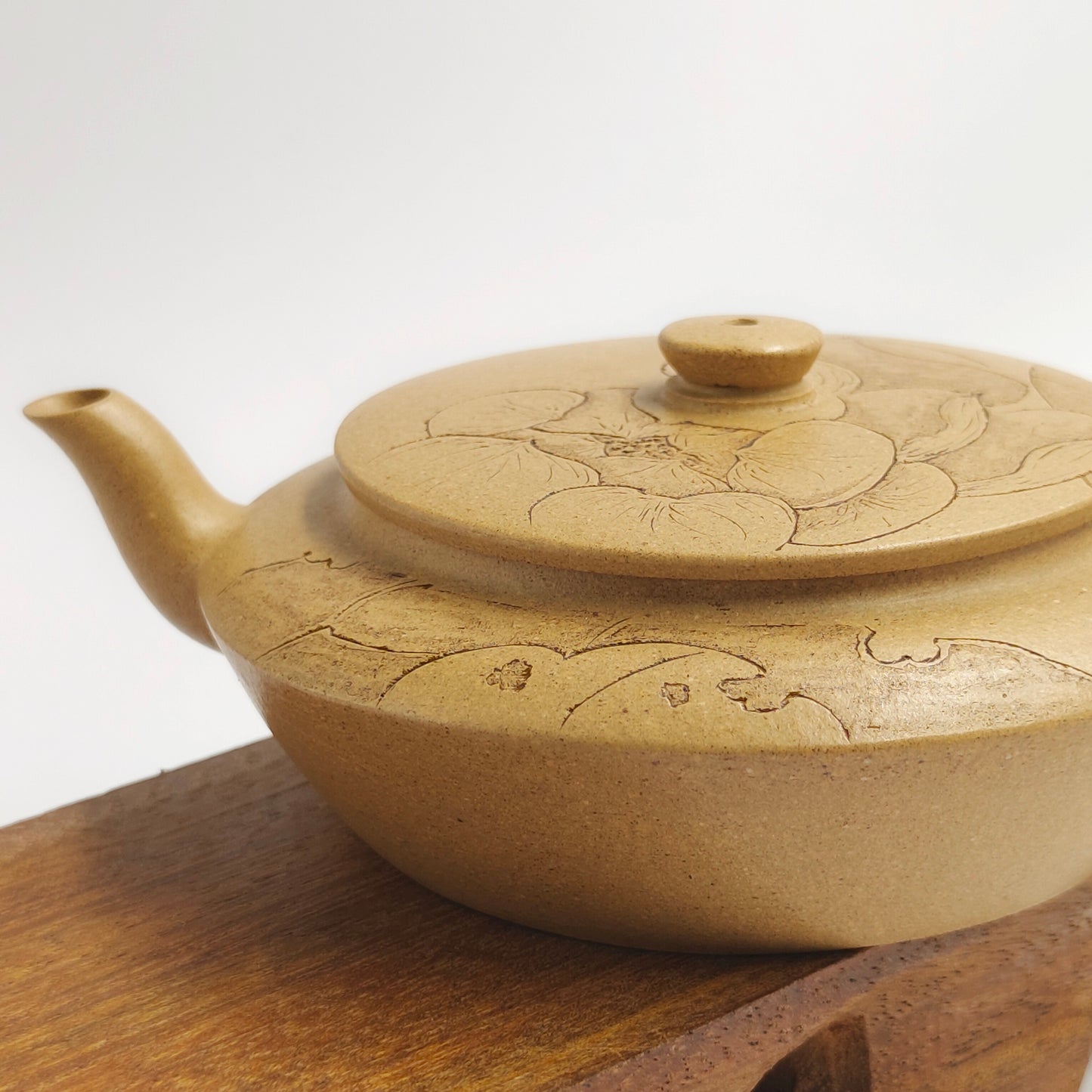 Master Yin Jiaji handmade golden yellow clay carve lotus flowers