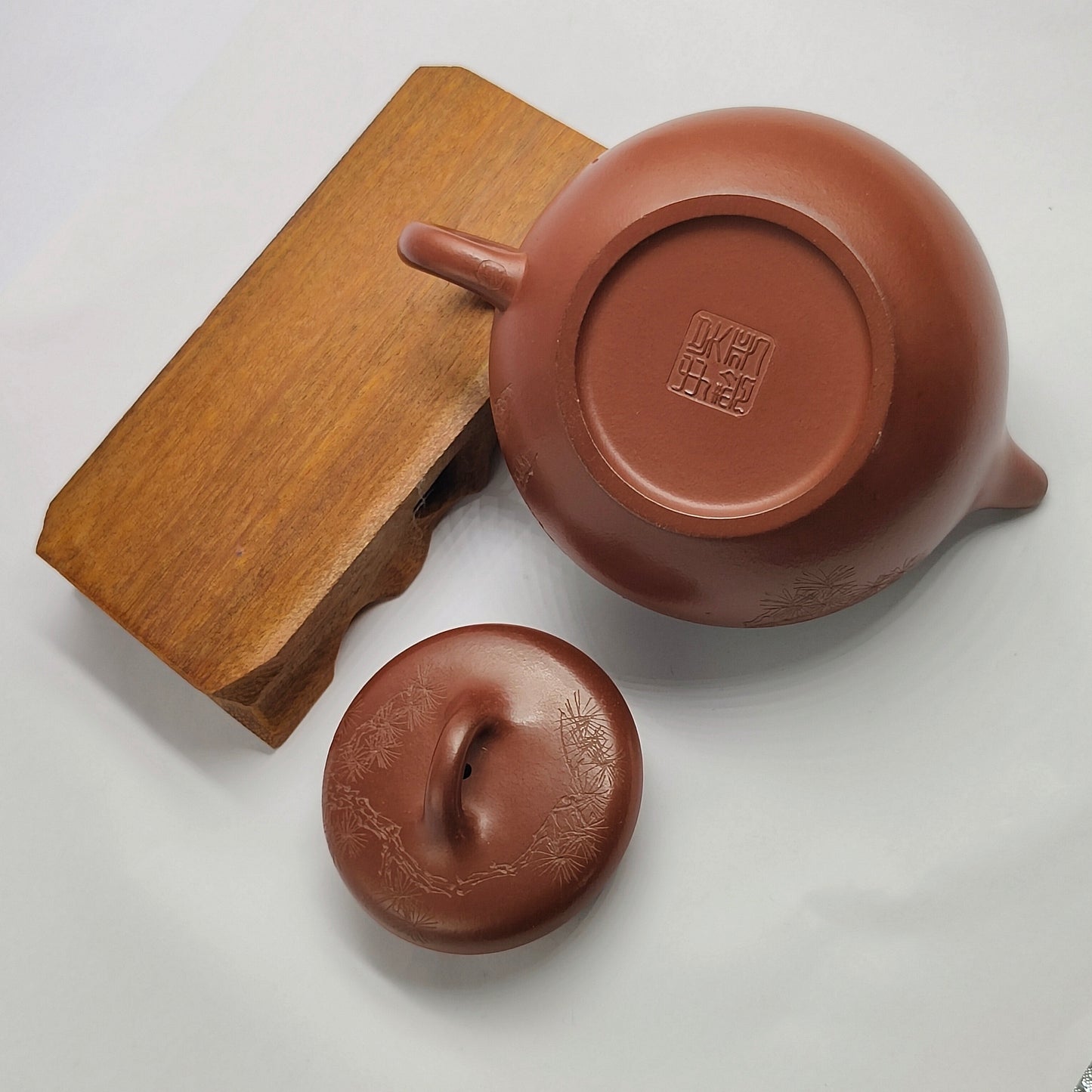 Master Yin Jiaji hand-made carved pine teapot in red skin dragon persimmon garden.