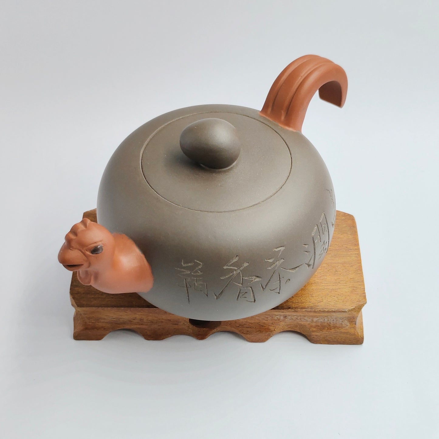 Master Yin Jiaji handcrafted the purple mud teapot for the Year of the Rooster.