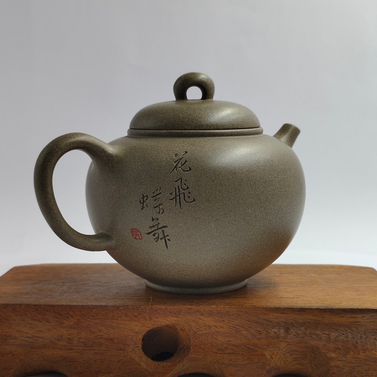 Master Yin Jiaji hand-made Qing Duan Lingyun carved teapot.