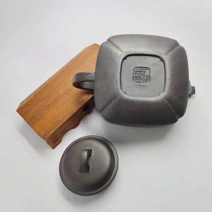 Master Yin Jiaji handcrafted Roshi clay firewood to burn four corners.