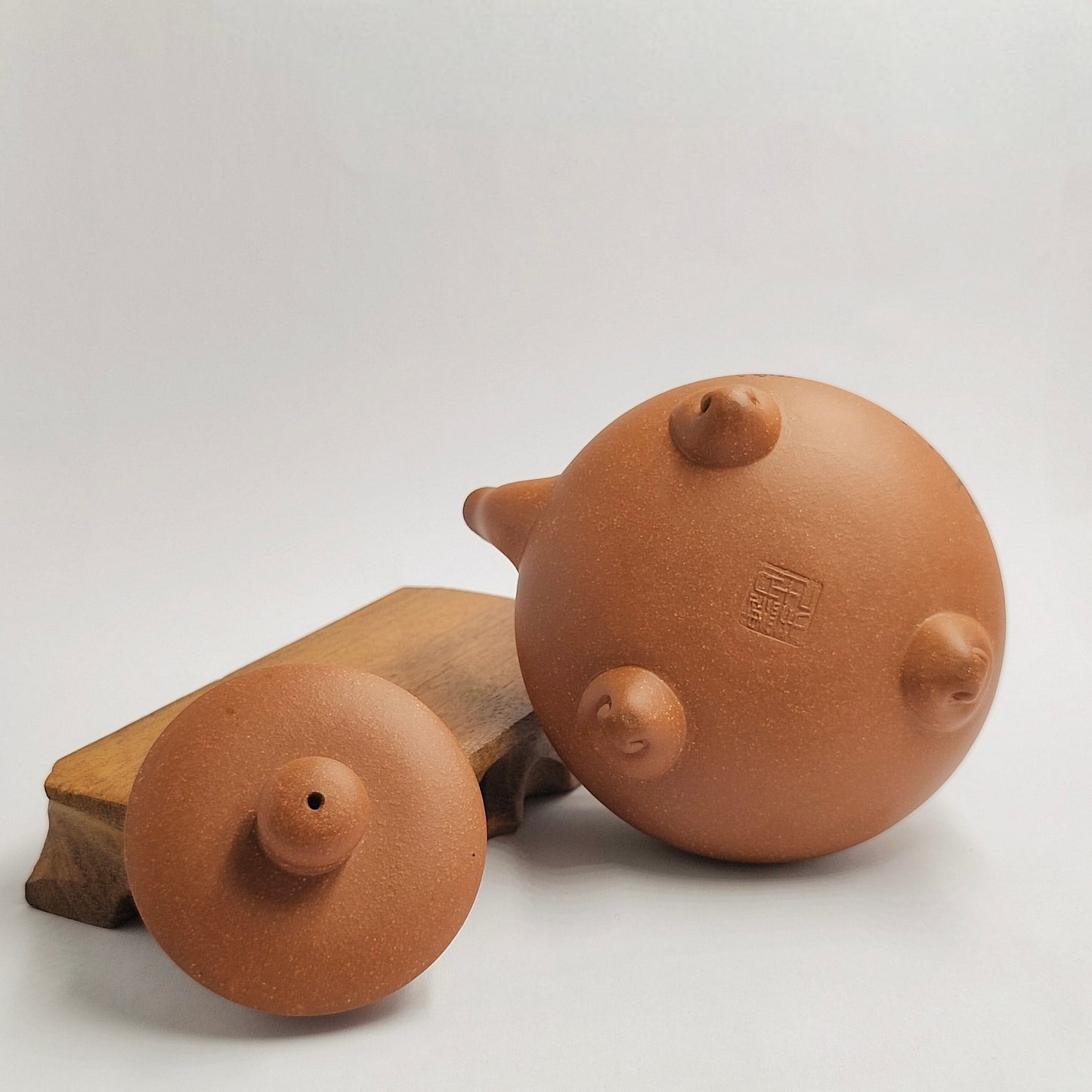 Master Yin Jiaji handmade Huangjianpo Tripod lifting beam teapot