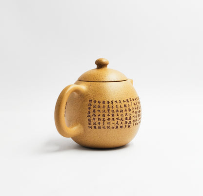 Master Xiang Jian handcrafted the yellow clay carving dragon egg teapot.