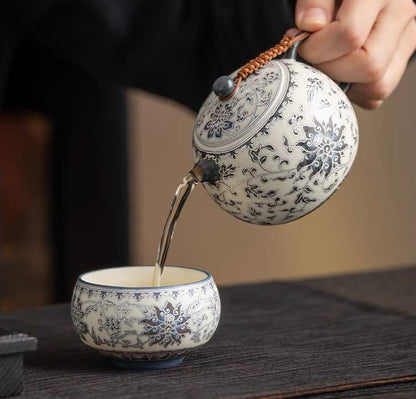 Blue-and-white lotus ceramic teapot household beauty pot