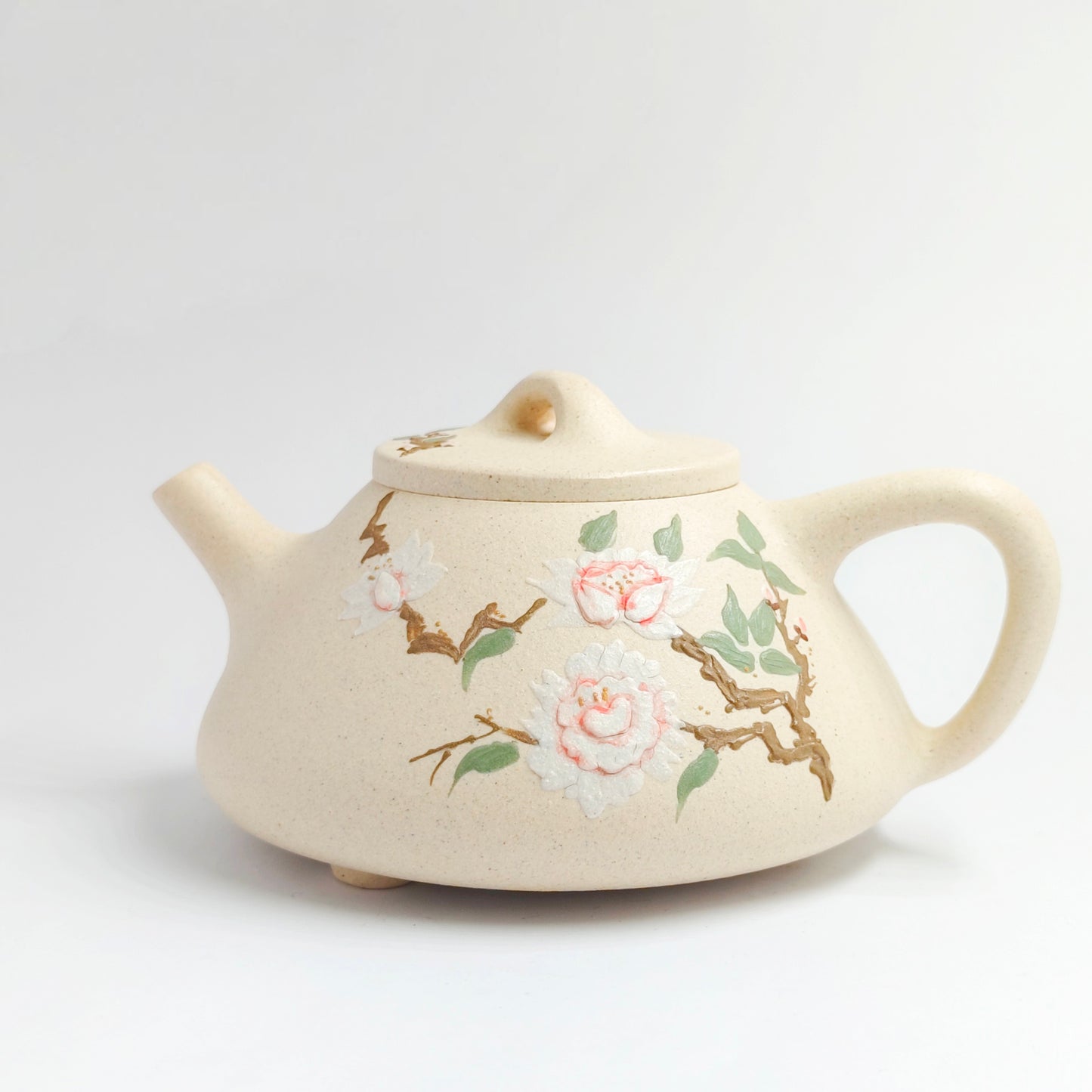 Duan Ni Teapot with Peony Pattern and Elegant Charm in Shipiao Shape