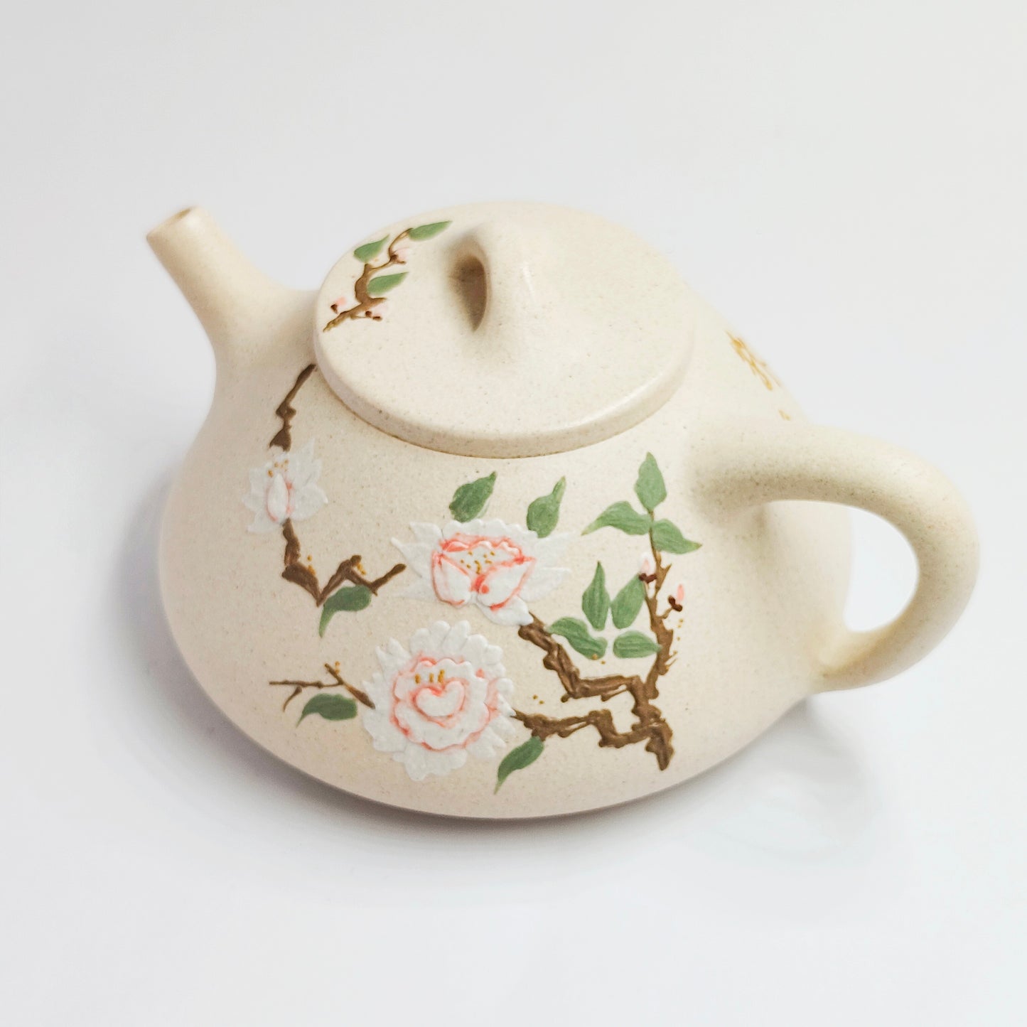 Duan Ni Teapot with Peony Pattern and Elegant Charm in Shipiao Shape
