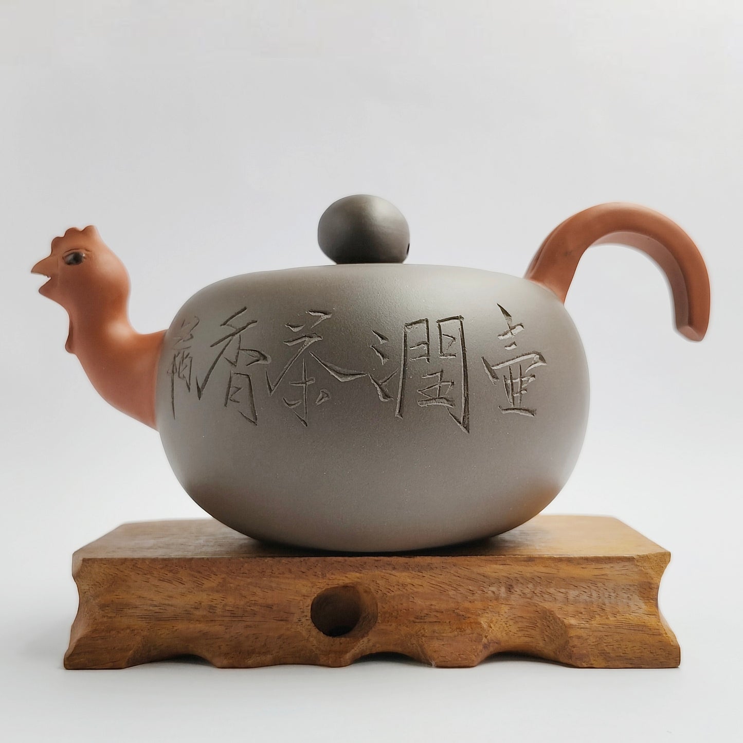 Master Yin Jiaji handcrafted the purple mud teapot for the Year of the Rooster.