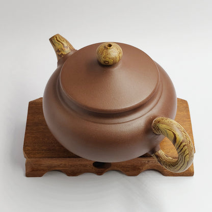 Master Yin Jiaji handmade purple mud hat teapot.