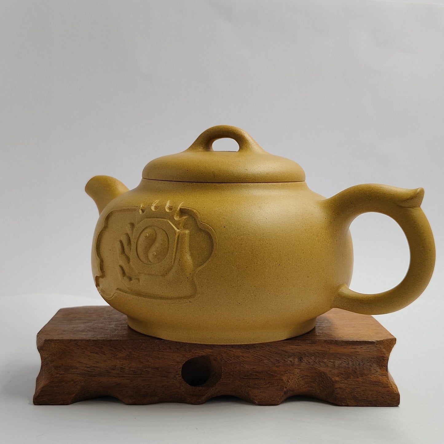 Master Yin Jiaji handmade golden yellow clay Taiji teapot