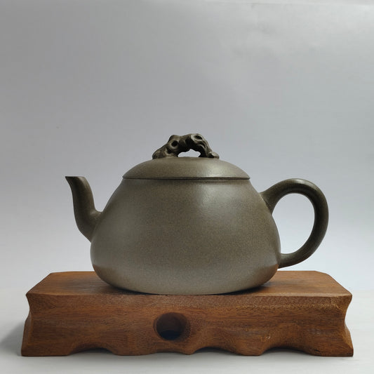 Master Yin Jiaji handcrafted the Qing Clay Taihu stone teapot