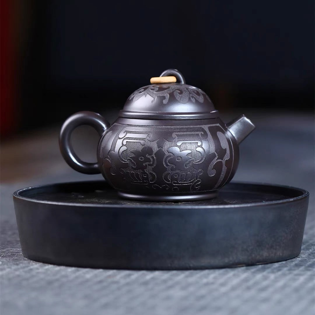 Yixing zishahu raw ore black mud famous hand-made teapot