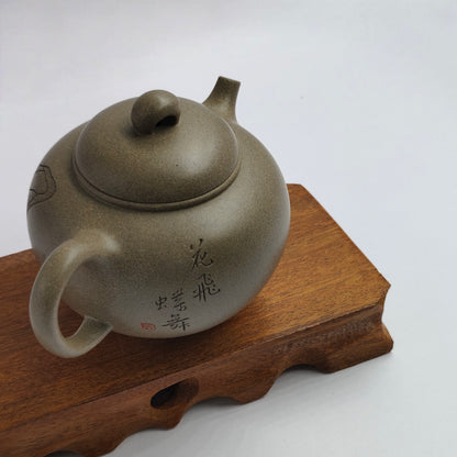 Master Yin Jiaji hand-made Qing Duan Lingyun carved teapot.