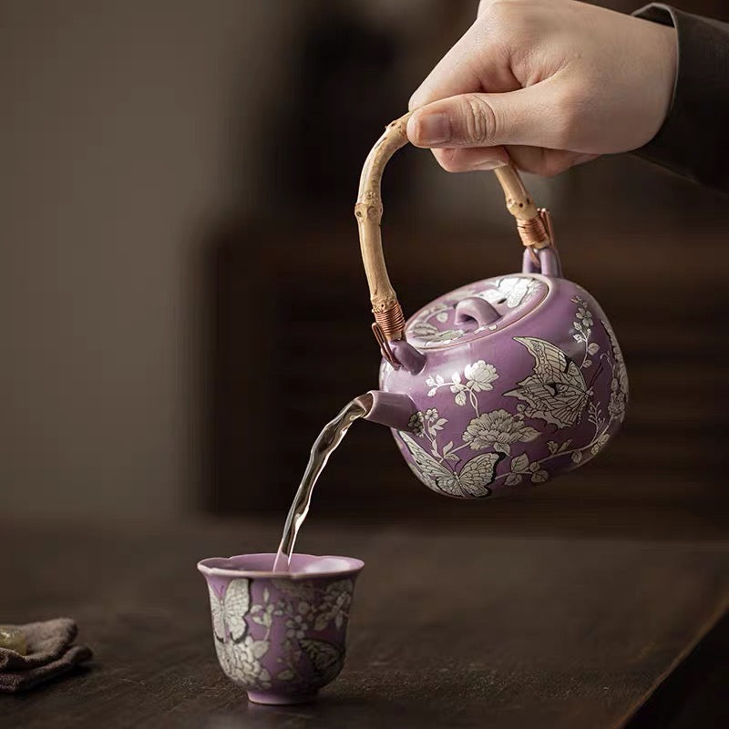 Purple Ru rattan weaves a beam, a pot and a silver butterfly flower.