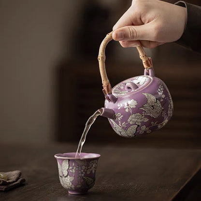 Purple Ru rattan weaves a beam, a pot and a silver butterfly flower.