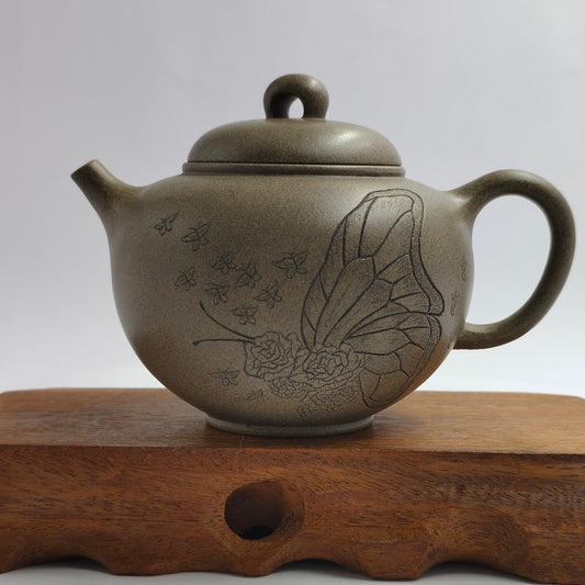 Master Yin Jiaji hand-made Qing Duan Lingyun carved teapot.
