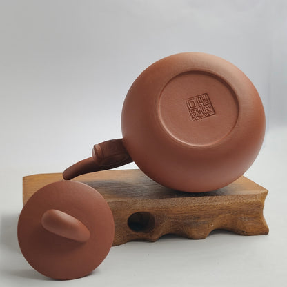 Master Xiang Jian hand-made Bian Xishi teapot.