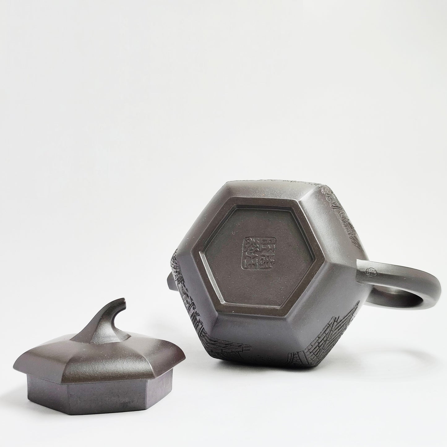 Ink Rhyme Water Town Prismatic Teapot