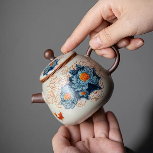 Ruyao teapot can be opened to make tea in a single pot.