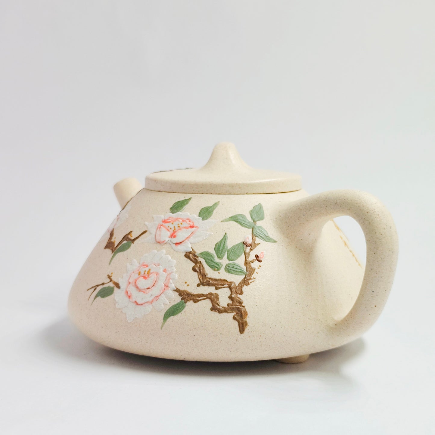 Duan Ni Teapot with Peony Pattern and Elegant Charm in Shipiao Shape