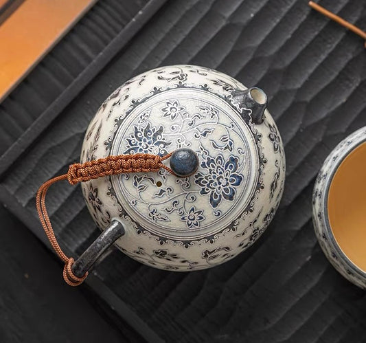 Blue-and-white lotus ceramic teapot household beauty pot