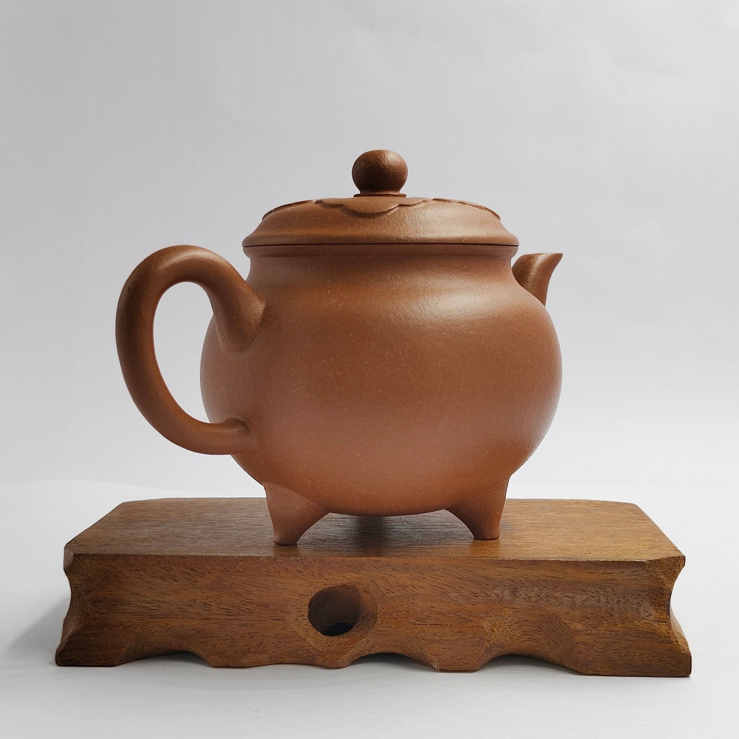 Master Yin Jiaji handcrafted Huang Jiangpo Da bin Ru yi teapot.