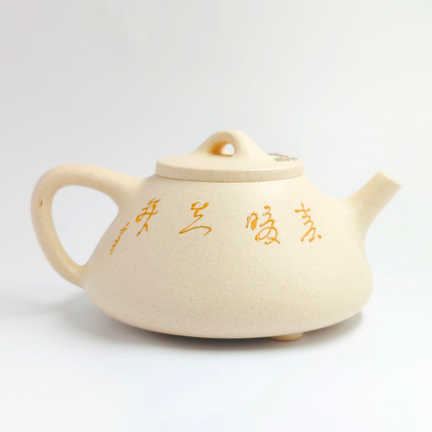 Duan Ni Teapot with Peony Pattern and Elegant Charm in Shipiao Shape