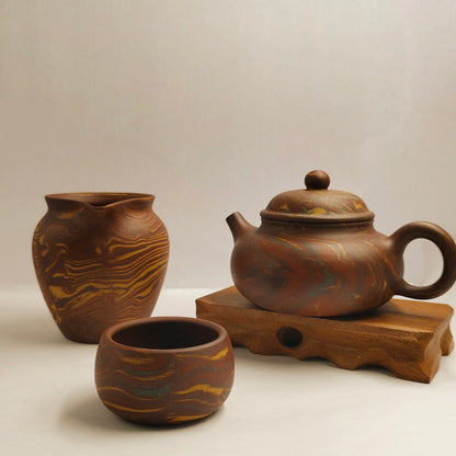 Master Yin Jiaji handcrafted the mud-twisting and sky-holding set.