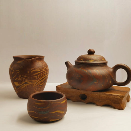 Master Yin Jiaji handcrafted the mud-twisting and sky-holding set.