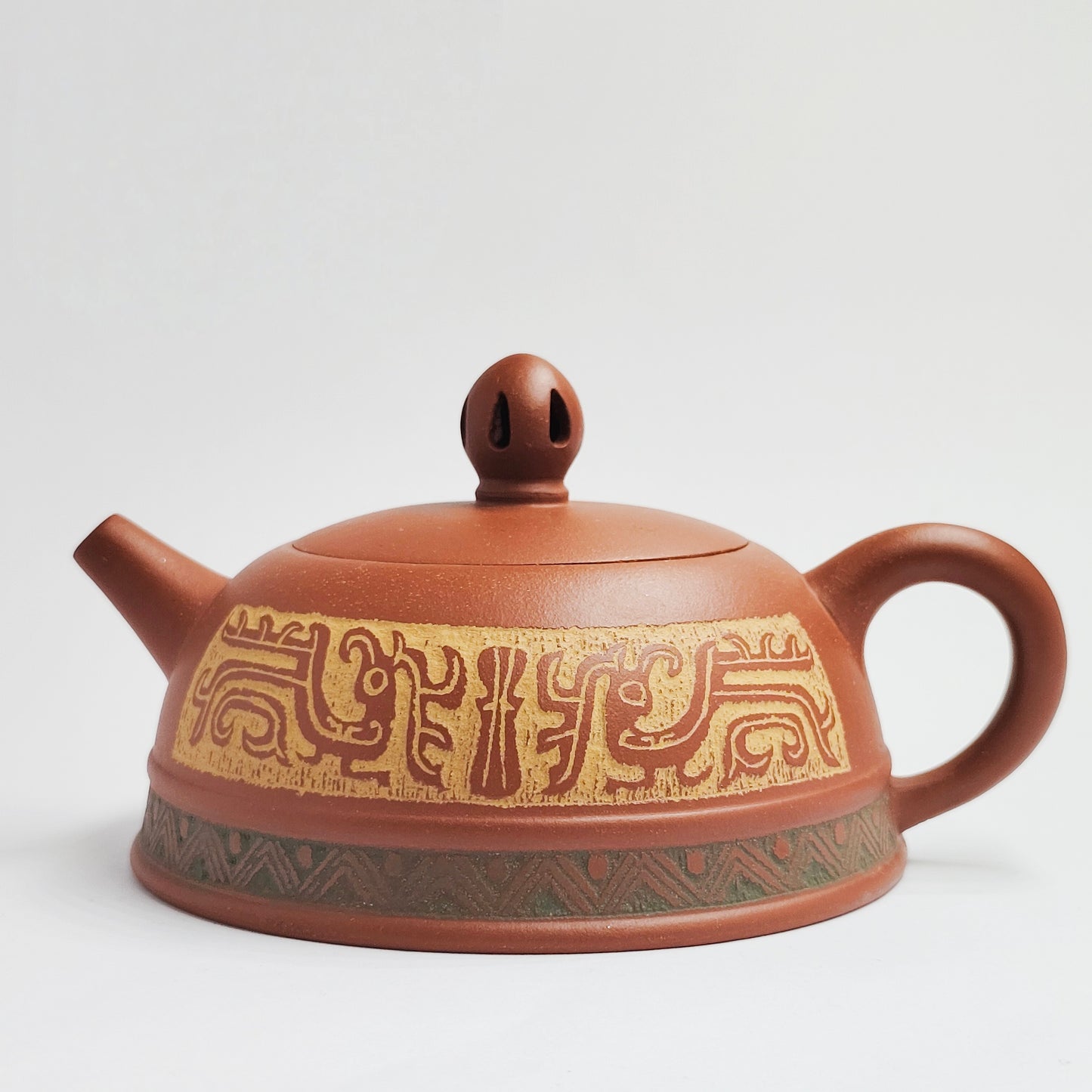 Duan Ni Teapot with Ancient Patterns and Lingering Charm